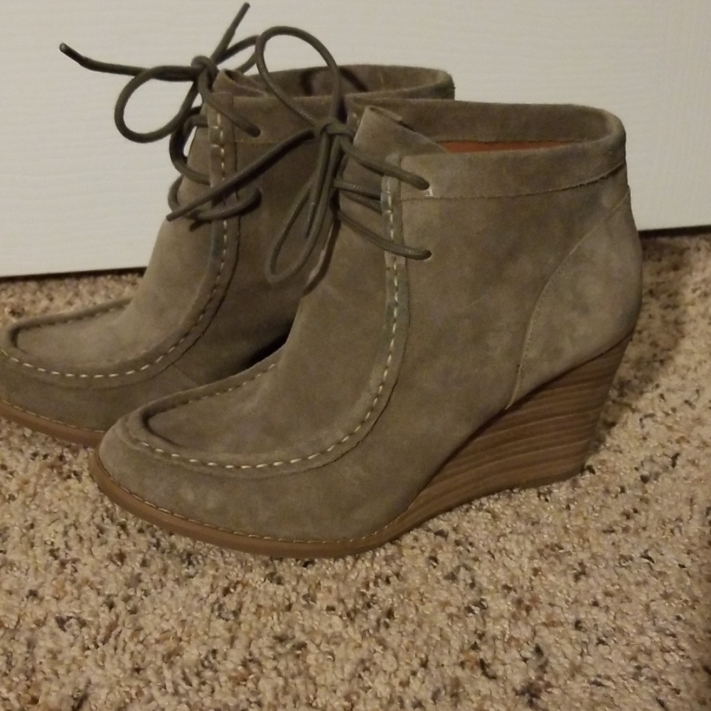 Shoes - Picture 5 of 6